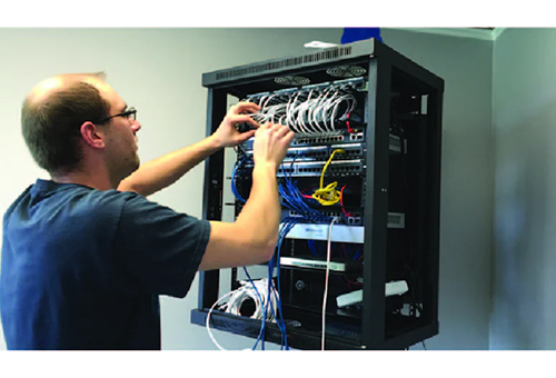 Hướng dẫn chi tiết lắp đặt tủ Rack chuẩn đúng kỹ thuật Hướng dẫn chi tiết lắp đặt tủ Rack chuẩn đúng kỹ thuật