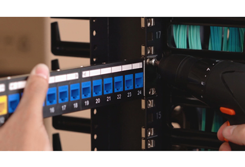 Hướng dẫn kỹ thuật lắp đặt Patch Panel trong tủ Rack
