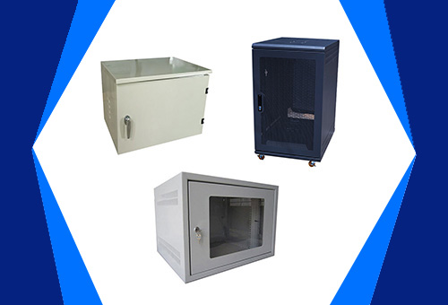 Nên chọn tủ Rack cửa tấm liền, cửa lưới hay cửa kính Mica