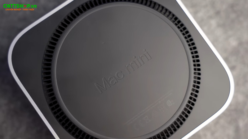 Thiết kế thoát khí ở mặt dưới Mac mini M6