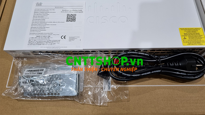 Bộ phụ kiện đi kèm của C1300X-48P-4X