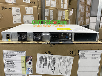 Switch Cisco C9200-24P-E with 24 Port 1GbE, PoE+ 370W, Network Essentials