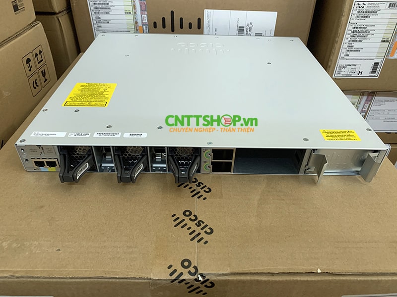 Switch Cisco C930024PE 24 Ports PoE+ Network Essentials