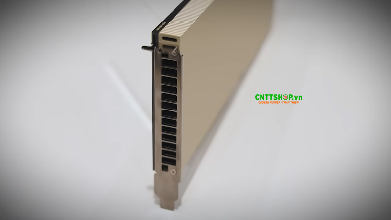 Thiết kế single slot của RTX Pro 4500 Server gọn gàng hơn so với bản Workstation