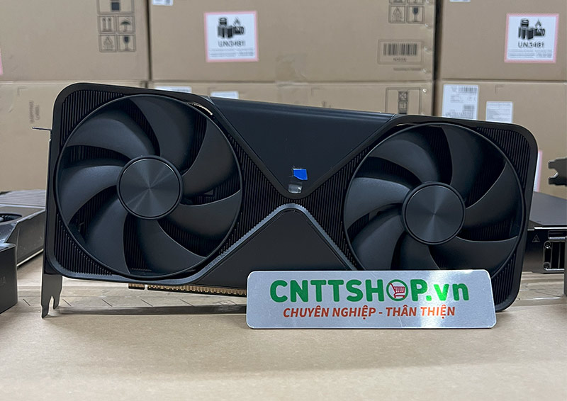 RTX PRO 6000 Workstation có thiết kế 2 quạt tản nhiệt, đảm bảo độ ổn định khi hoạt động