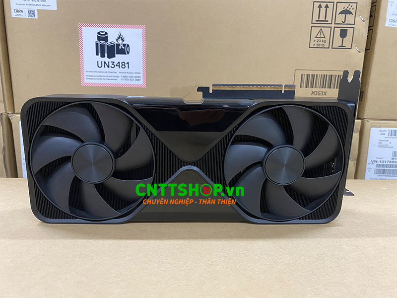 RTX PRO 6000 Workstation có thiết kế 2 quạt tản nhiệt, đảm bảo độ ổn định khi hoạt động