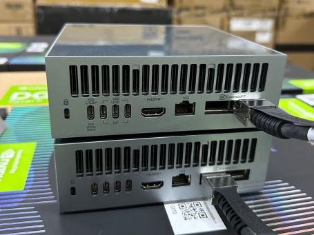 Máy PC AI Mini ASUS Ascent GX10-GG0012BN - Tăng Tốc Nghiên Cứu Và Thử Nghiệm AI Local