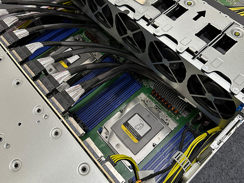 CPU và bọ nhớ RAM của máy chủ