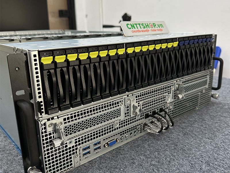 Hệ thống 24 bay ổ cứng NVMe/SAS/SATA