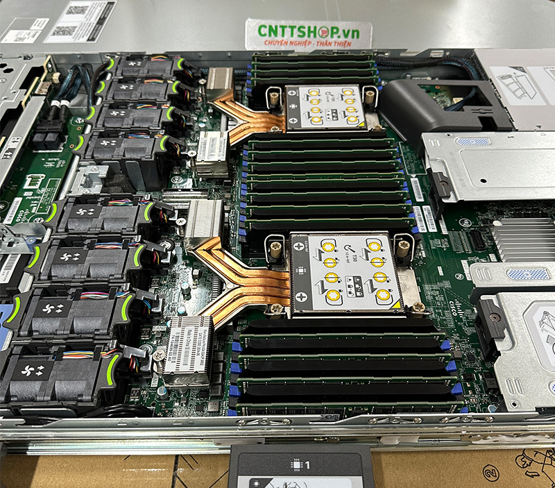 2 CPU hiệu năng mạnh mẽ và RAM dung lượng lớn, tốc độ cao