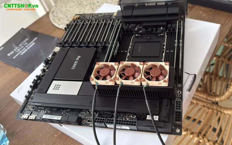 Chipset W790 và socket LGA4677