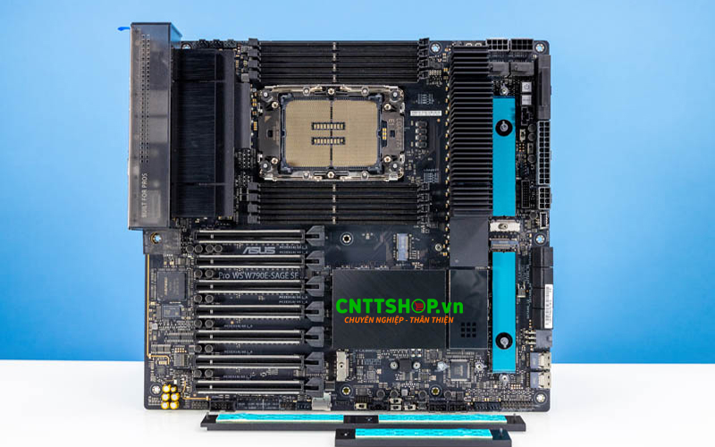 Chipset W790 và socket FLGA4677 trên mainboard