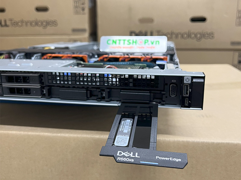 Máy chủ Dell PowerEdge R660xs có thiết kế nhỏ gọn, nhưng có hiệu năng và khả năng nâng cấp mạnh mẽ