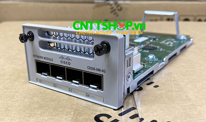 mô-đun card rời được gắn với switch để mở rộng mạng linh hoạt