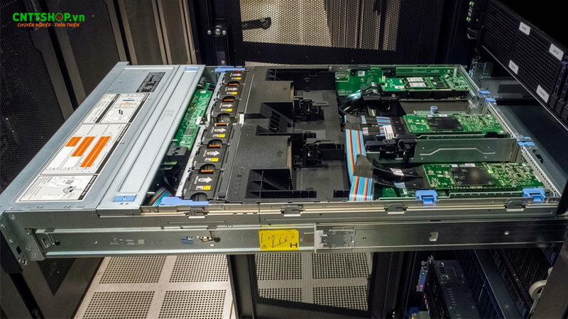 Máy chủ Dell PowerEdge R740xd lắp trong tủ rack