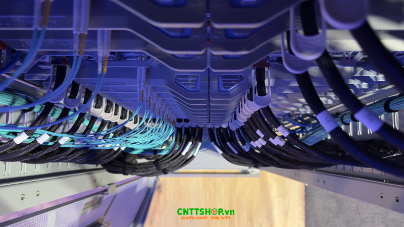 Hệ thống IR9048 với mật độ cao các máy chủ Dell XE9712