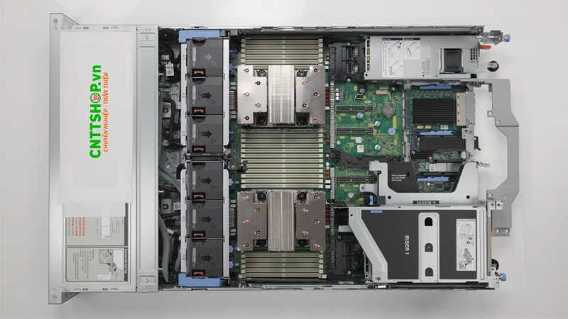 Bên trong Dell R770AP với nhiều slot OCP NIC và khe cắm PCIe 5.0