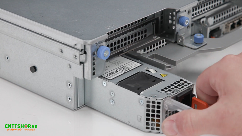 R770AP sử dụng các bộ nguồn công suất cao có tính năng hot-swap