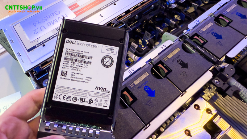 R7725xd hỗ trợ các ổ cứng NVMe U.2 có dung lượng rất lớn