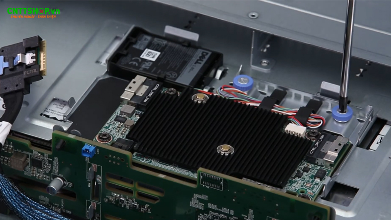 RAID Controller được lắp đặt trong server