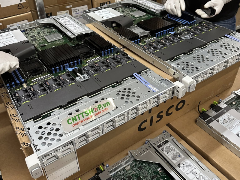 Máy chủ Cisco UCS C220 M7 
